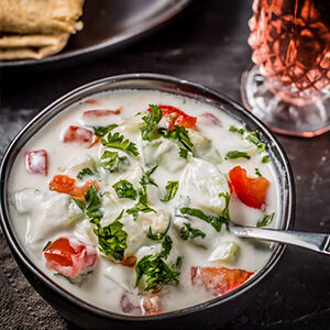 Mix Veg Raita / โยเกิร์ต/ผักสลัด เช่น มะเขือเทศ,หอมแดงแขก,แตงกวา,เกลือ)